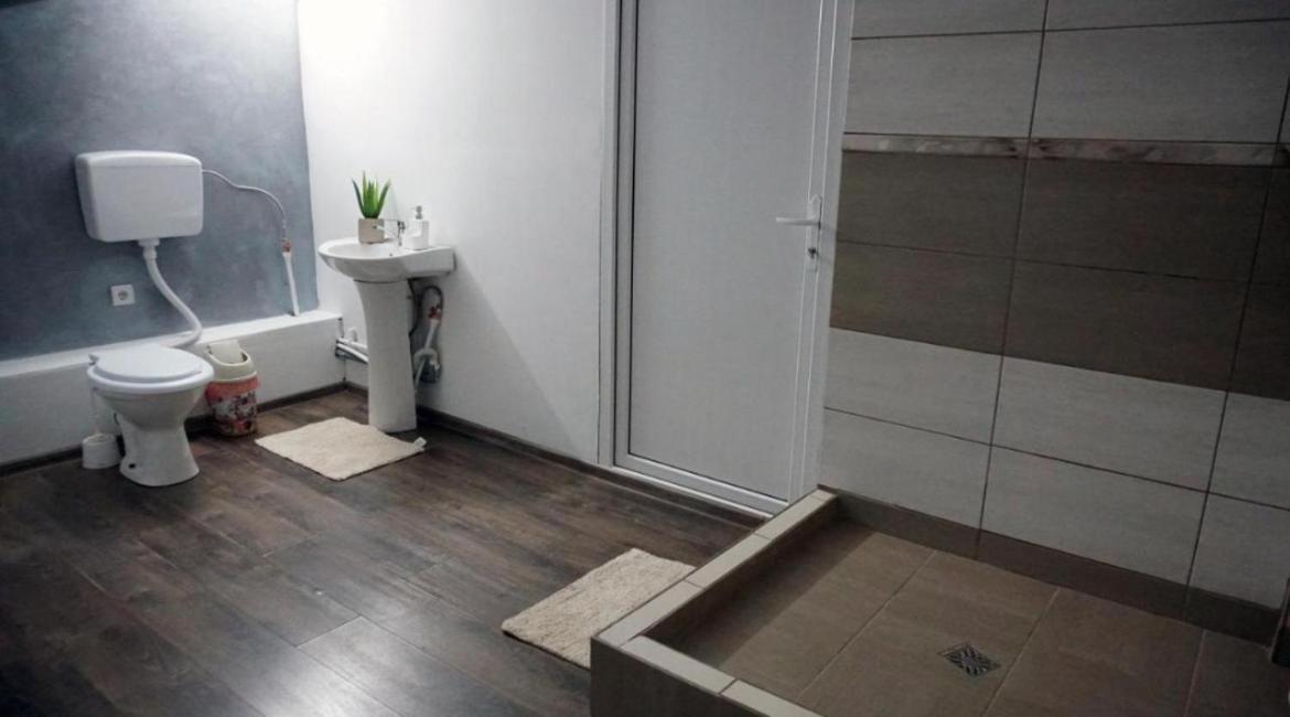Pensiunea Medellin Tulcea Buitenkant foto